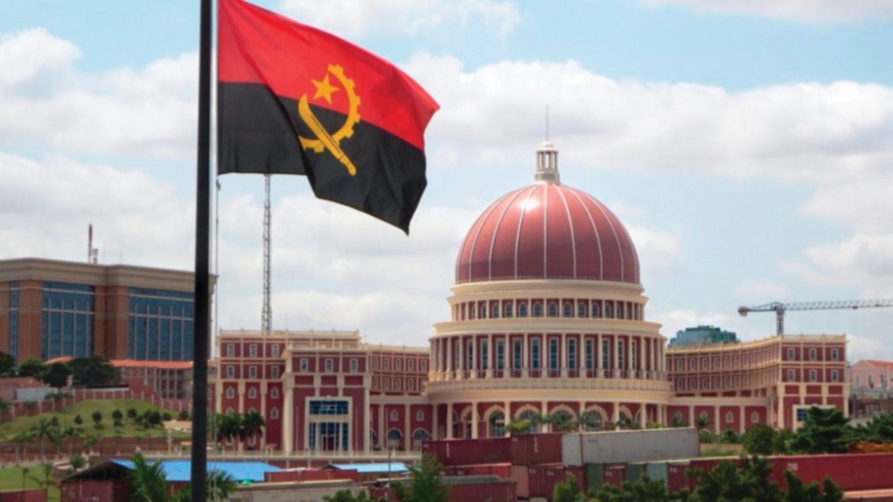  O desenvolvimento de Angola  e as suas contradições  POR-019