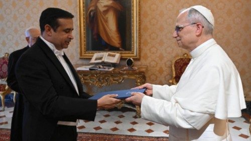 Le credenziali del nuovo ambasciatore della Repubblica Dominicana QUO-127 Le credenziali del nuovo ambasciatore della Repubblica Dominicana QUO-127