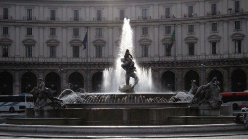  Der Najadenbrunnen auf der Piazza della Repubblica  TED-043