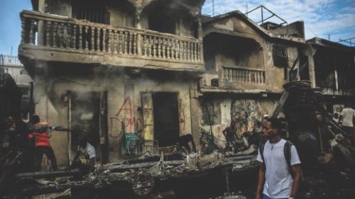 Papst betet für Haiti TED-051 Papst betet für Haiti TED-051