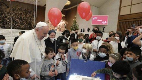  Geburtstagsbesuch aus vatikanischer Kinderambulanz  TED-051