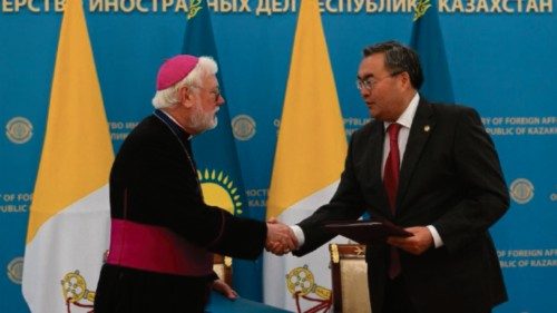  Kasachstan erleichtert Einreise katholischer Seelsorger  TED-038