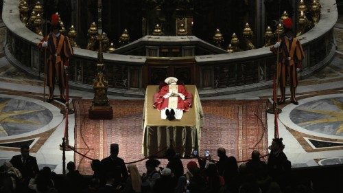  Am 31. Dezember um 9.34 Uhr hat der Herr den emeritierten Papst Benedikt XVI. zu sich gerufen   ...
