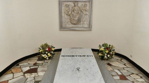  Papst Benedikt XVI. hat seine letzte Ruhestätte in den Grotten des Petersdoms gefunden  TED-002