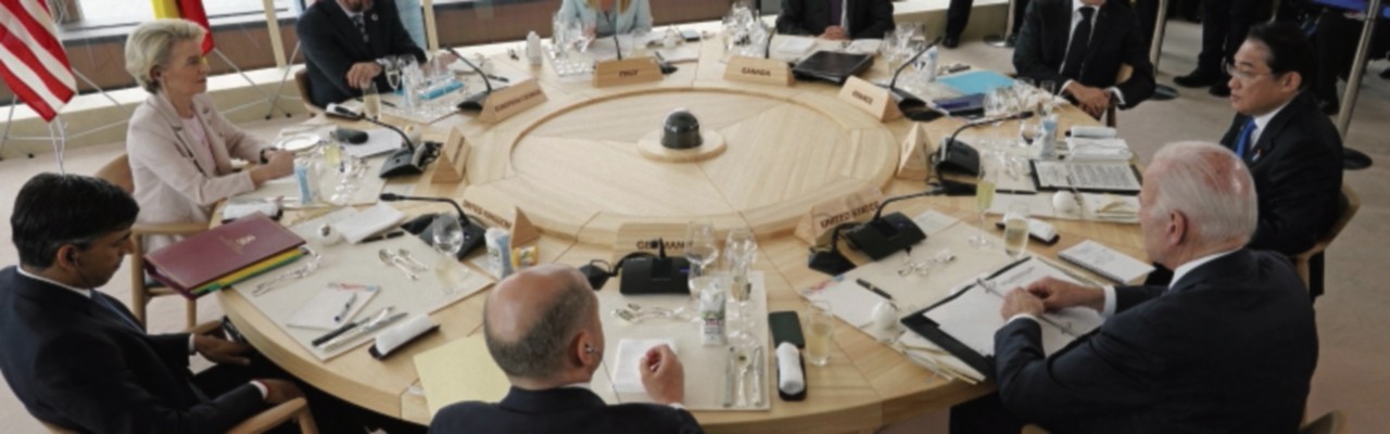 Ein Verbrechen gegen die Menschen und die Zukunft 