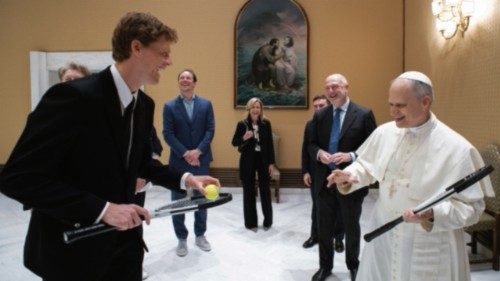 Papst Leo XIV. empfängt Tennisspieler Jannik Sinner in Audienz TED-020 Papst Leo XIV. empfängt Tennisspieler Jannik Sinner in Audienz TED-020