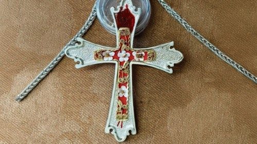  Behütet und begleitet von einem Papst und drei Bischöfen  TED-024