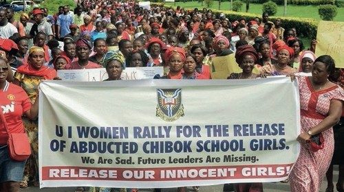 Manifestazioni in Nigeria per la liberazione delle liceali rapite (Ansa) Manifestazioni in Nigeria per la liberazione delle liceali rapite (Ansa)