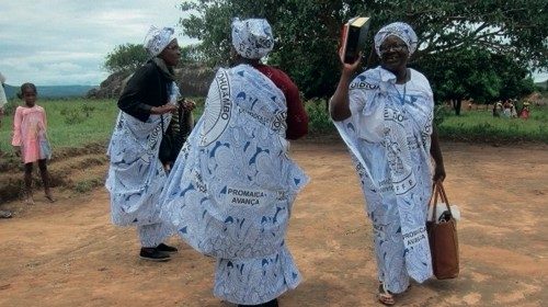 Women of Promaica (from diocesedohuambo.org) Women of Promaica (from diocesedohuambo.org)