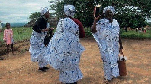 Femmes de Promaica (diocesedohuambo.org)