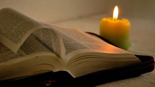 Bible read-2890857_1920-2.jpg Bible read-2890857_1920-2.jpg