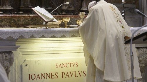 SS. Francesco - Basilica Vaticana:Altare di San Giovanni Paolo II -Santa Messa per il 100° ... SS. Francesco - Basilica Vaticana:Altare di San Giovanni Paolo II -Santa Messa per il 100° ...