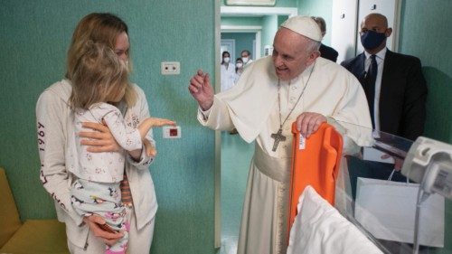 The Pope’s caress to children from Ukraine ING-012 The Pope’s caress to children from Ukraine ING-012