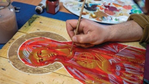 epaselect epa09926564 The president of the 'W Blessed Art' foundation, Hubert Kampa, paints an icon ... epaselect epa09926564 The president of the 'W Blessed Art' foundation, Hubert Kampa, paints an icon ...