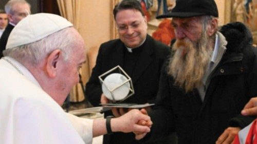  The Holy Father honours  three exemplars  of Christian charity  ING-051