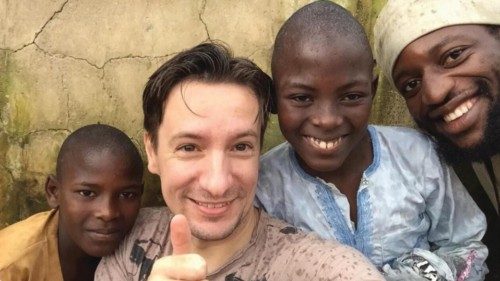 Una foto tratta dal profilo Facebook della moglie dell'Ambasciatore italiano Luca Attanasio, Zakia ... Una foto tratta dal profilo Facebook della moglie dell'Ambasciatore italiano Luca Attanasio, Zakia ...
