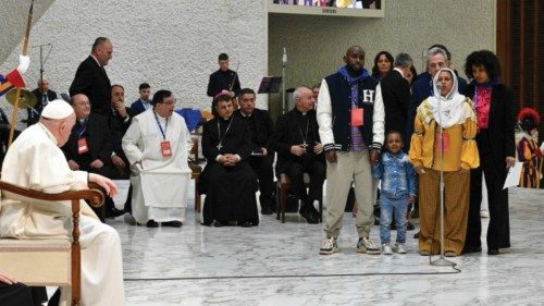 Refugees and volunteers share their experiences with Pope Francis ING-012 Refugees and volunteers share their experiences with Pope Francis ING-012