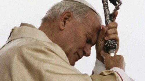  Pope Francis rejects insinuations  against John Paul ii  ING-016