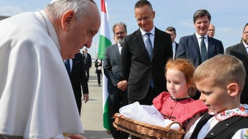  Pope Francis arrives in Hungary  ING-017