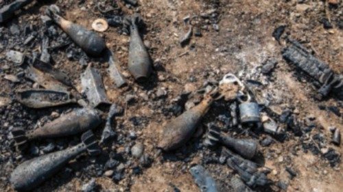  For an immediate end to use of cluster munitions  ING-037