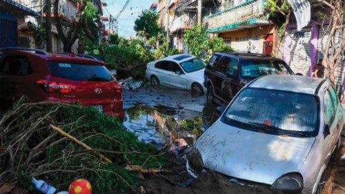 TOPSHOT - View of the damage caused after the passage of Hurricane Otis in Acapulco, Guerrero State, ...