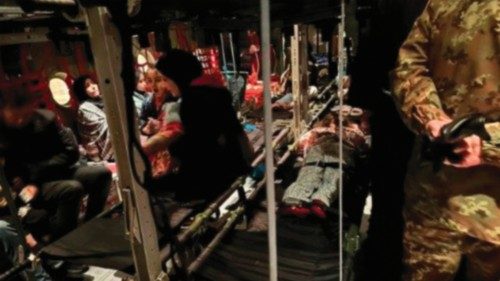  Sick and injured children  from Gaza arrive for care in Italy  ING-005