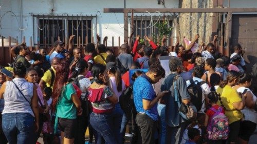 epa11230017 Migrants remain in the facilities of the Mexican Commission for Refugee Aid (Comar) in ... epa11230017 Migrants remain in the facilities of the Mexican Commission for Refugee Aid (Comar) in ...