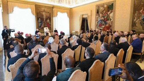  Communion, creativity and tenacity  at the service of evangelization  ING-022