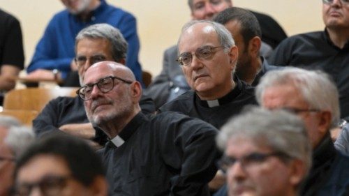 Pontiff meets third group of priests from Diocese of Rome ING-024 Pontiff meets third group of priests from Diocese of Rome ING-024