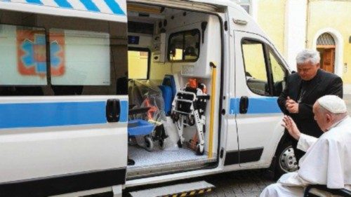 Pope donates third ambulance to Ukrainian hospital ING-026 Pope donates third ambulance to Ukrainian hospital ING-026