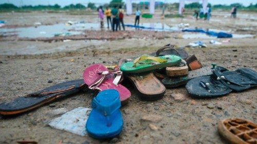 Indian bishops express closeness to stampede victims’ families ING-027 Indian bishops express closeness to stampede victims’ families ING-027