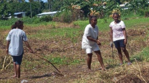  Missionaries working together to share the Gospel teachings  ING-035