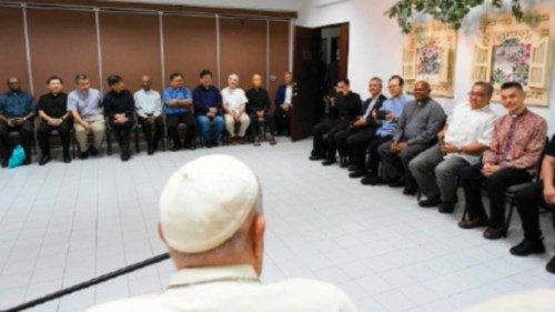 Pope discusses prayer and vocation with Jesuits in Singapore ING-037 Pope discusses prayer and vocation with Jesuits in Singapore ING-037
