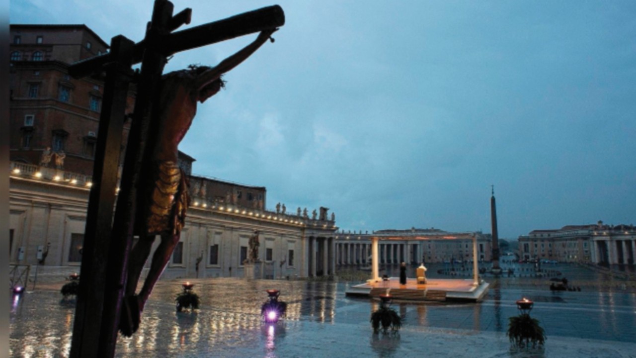  An empty Saint Peter’s Square and the pastor in tune with the world  ING-004