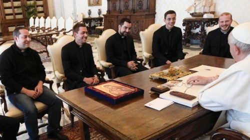  Francisco encuentra a los diáconos de la diócesis de Roma  SPA-018