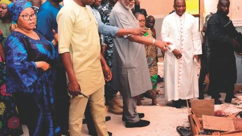 EDITORS NOTE: Graphic content / Ondo State governor Rotimi Akeredolu (3rd L) points to blood the ...