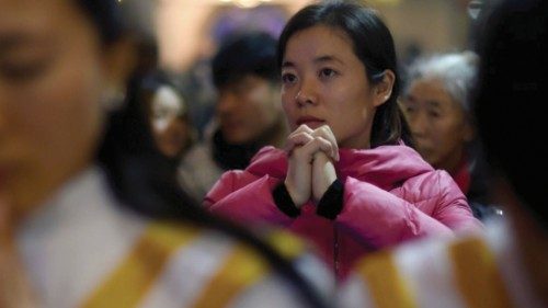  Un acuerdo sobre bienes esenciales para la vida cotidiana de la Iglesia en China  SPA-043