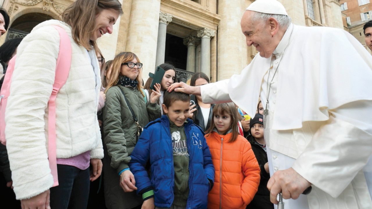  La evangelización es un servicio a la Iglesia  y a la humanidad  SPA-010