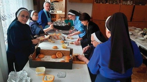  Przemyśl: El Monasterio que es el hogar de mujeres  y niños de Ucrania  SPA-020