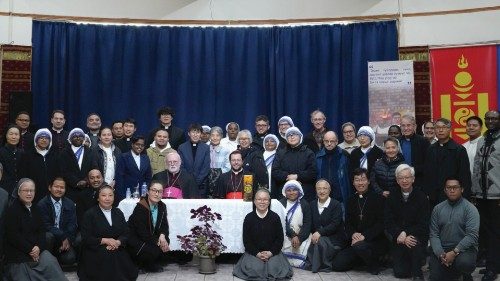  La visita del arzobispo Gallagher a Mongolia  SPA-024
