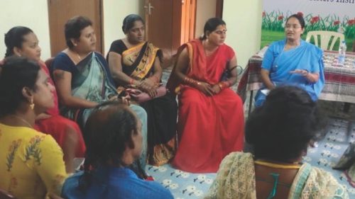 Una monja india al lado de mujeres transexuales sin derechos SPA-027 Una monja india al lado de mujeres transexuales sin derechos SPA-027