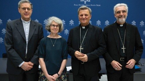  Participantes del Sínodo de los Obispos  SPA-028