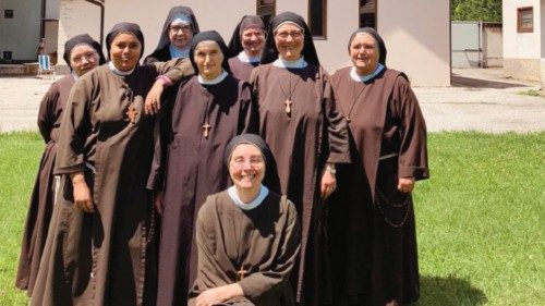  Sinodalidad y vida monástica: una experiencia dictada por el Espíritu Santo  SPA-041
