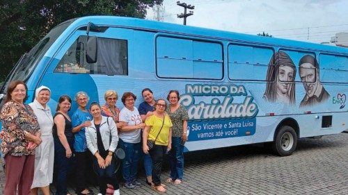 Brasil: un minibús ofrece dignidad a los hermanos sin hogar SPA-003 Brasil: un minibús ofrece dignidad a los hermanos sin hogar SPA-003