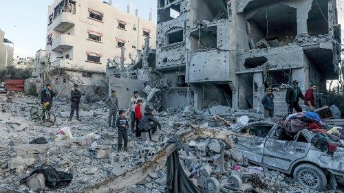 epa11198378 Palestinians search for missing people under the rubble of a destroyed house following ... epa11198378 Palestinians search for missing people under the rubble of a destroyed house following ...