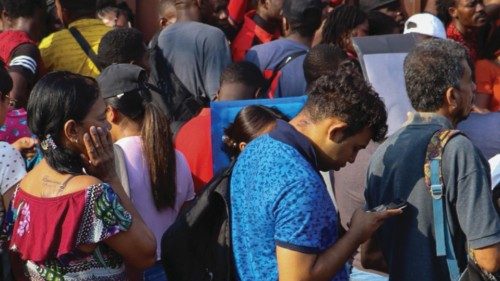 epa11230017 Migrants remain in the facilities of the Mexican Commission for Refugee Aid (Comar) in ... epa11230017 Migrants remain in the facilities of the Mexican Commission for Refugee Aid (Comar) in ...