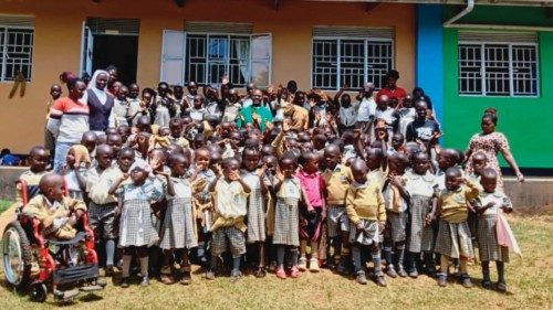 En África ecuatorial, las misiones femeninas de las Siervas de María SPA-014 En África ecuatorial, las misiones femeninas de las Siervas de María SPA-014