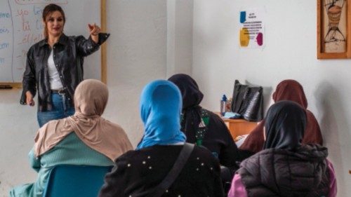 Obras que mitigan los dolores de los migrantes en España  SPA-018