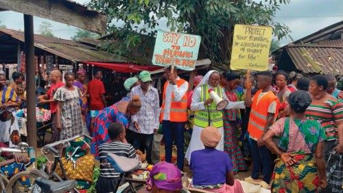 Una monja y el Equipo Yak Iyamma Team en lucha contra el tráfico de seres humanos en el sur de ... Una monja y el Equipo Yak Iyamma Team en lucha contra el tráfico de seres humanos en el sur de ...