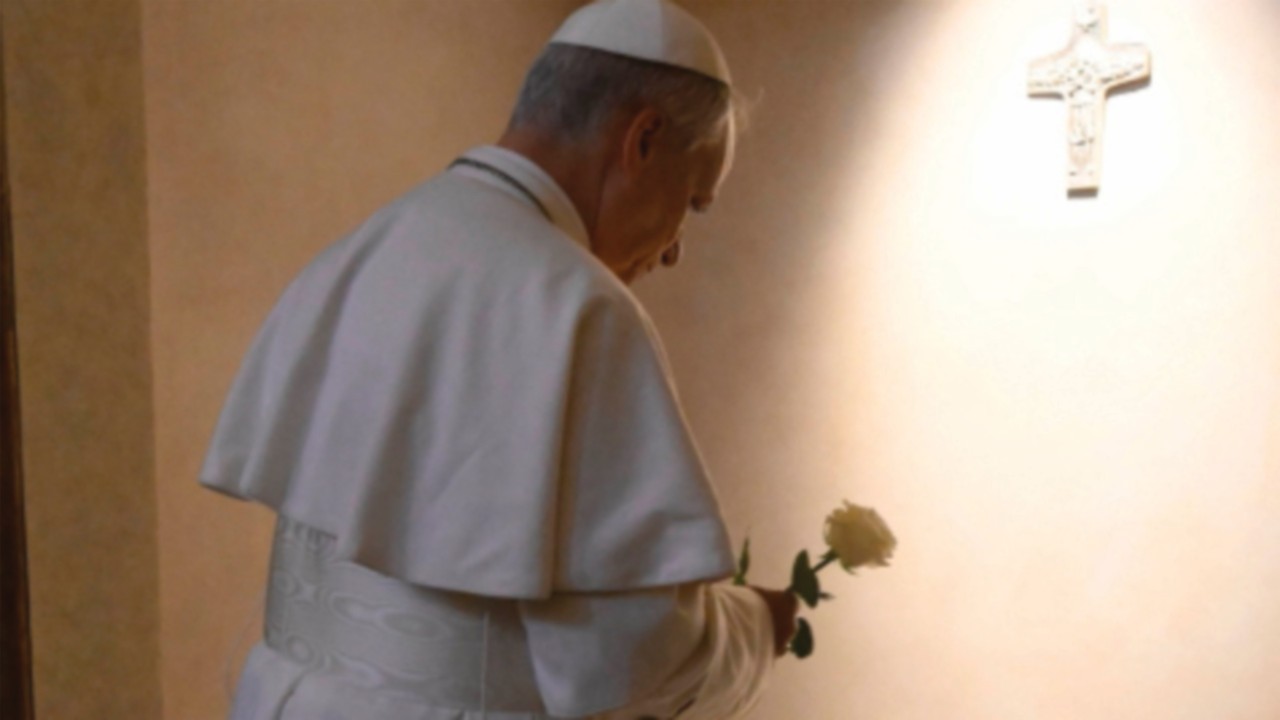  León XIV en Santa María la Mayor  reza ante la tumba del Papa Francisco  SPA-006